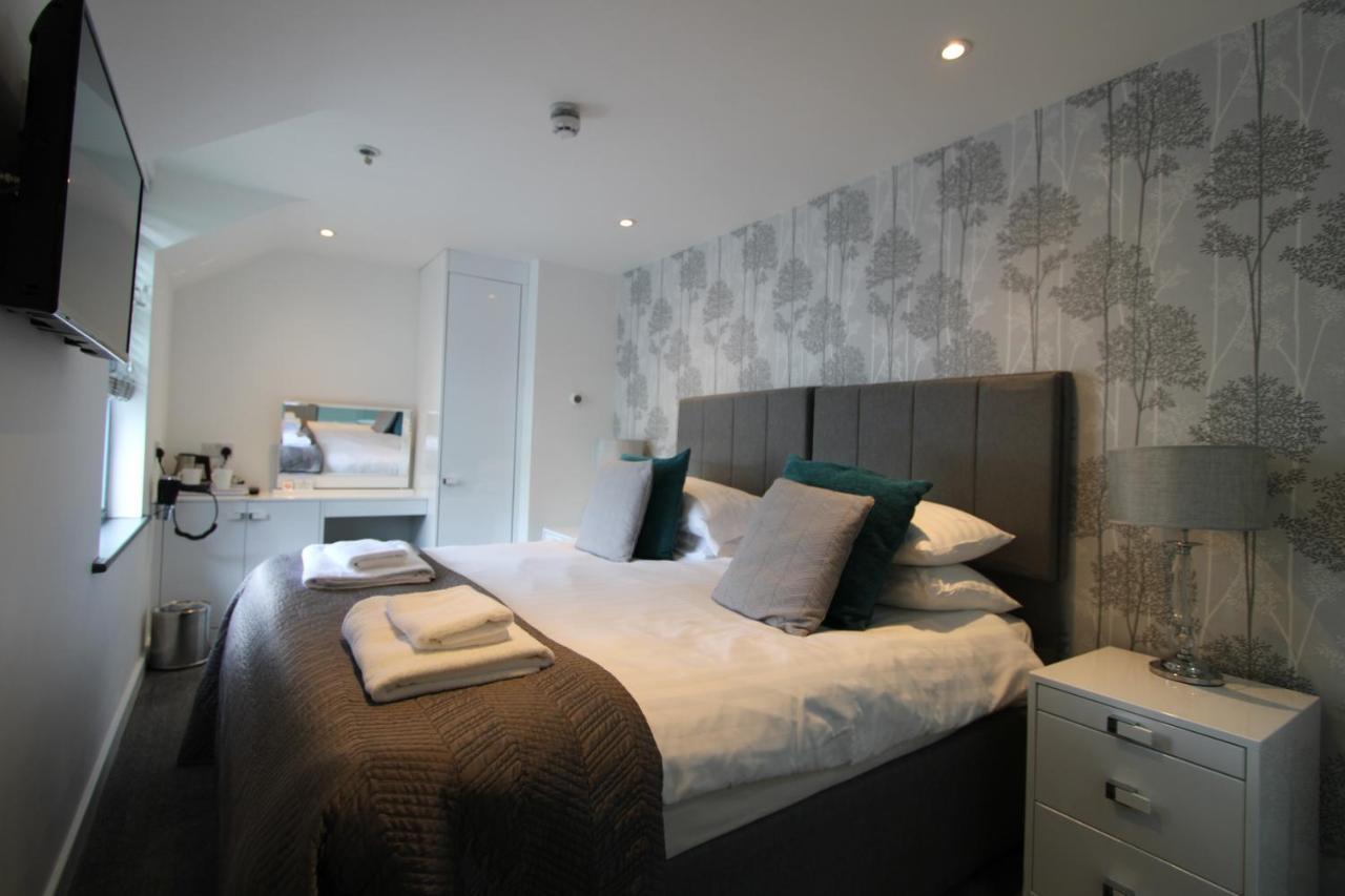 Rose And Crown & Hope And Anchor Bar Hotel Goodwick